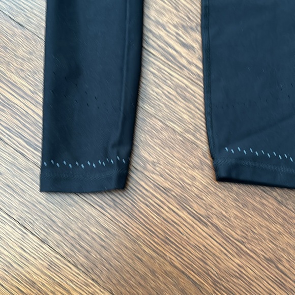 Lululemon black leggings size 4 - Picture 3 of 6
